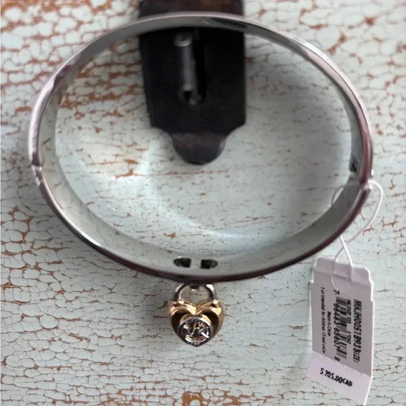 NWT  Michael Kors Heart & Rhinestone Bracelet - Picture 3 of 7